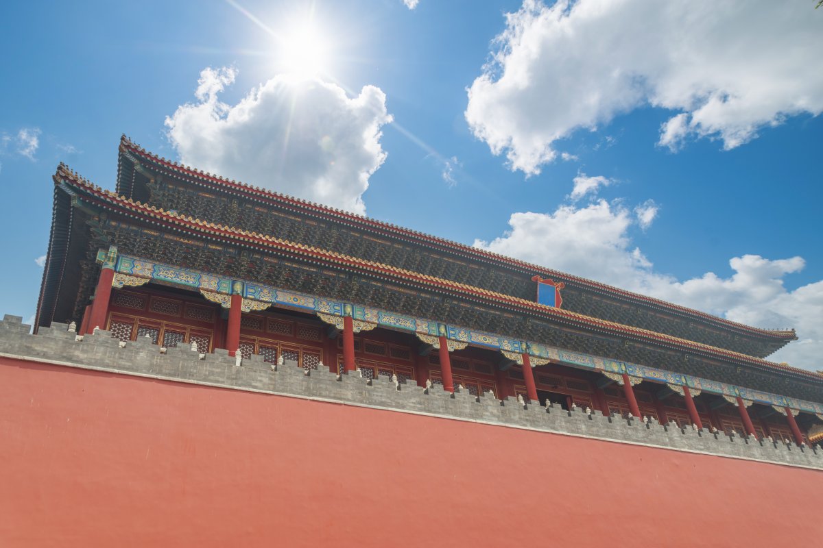 Audio Guides vs. Guided Tours: Choosing Your Best Way to Explore